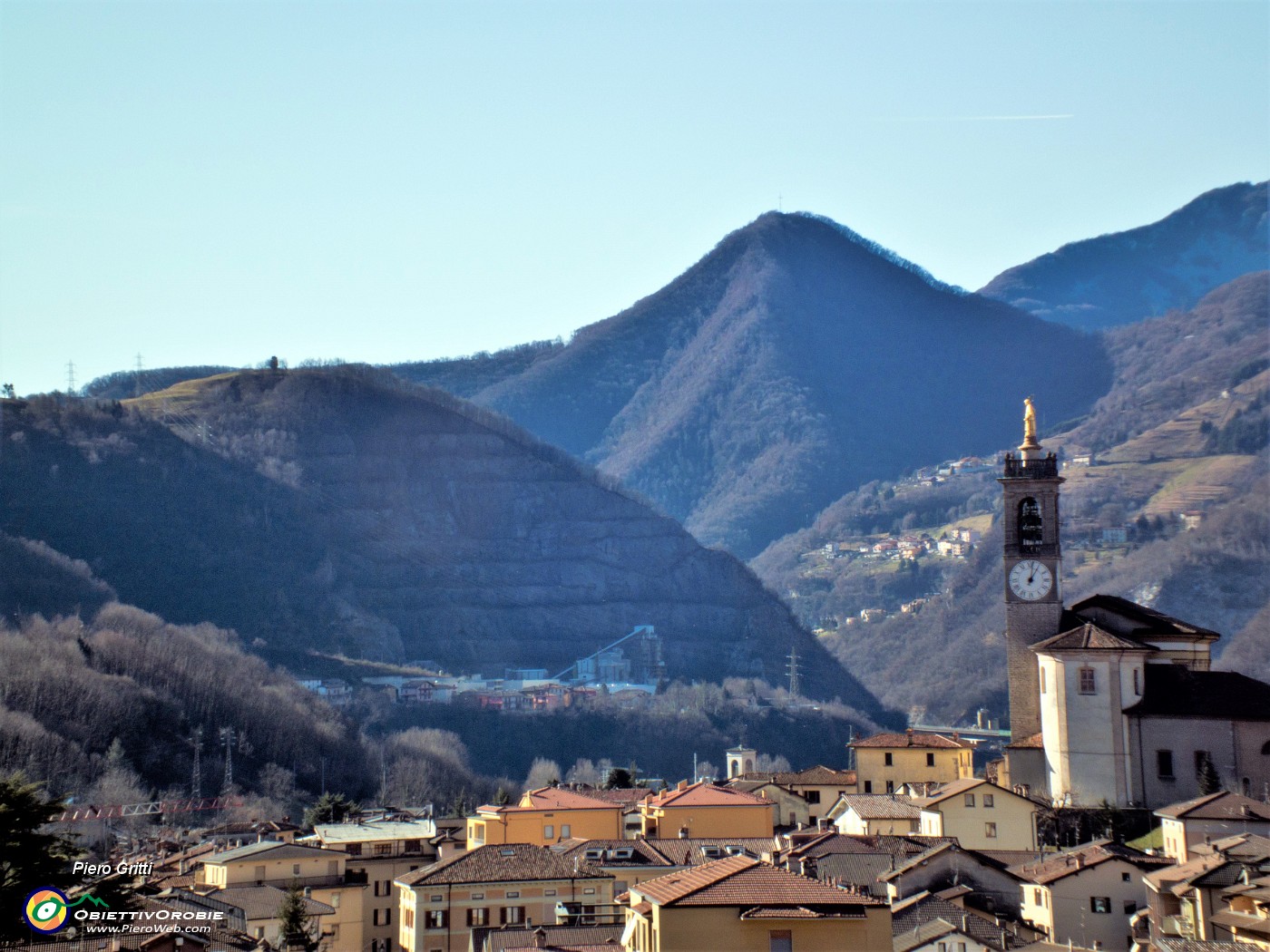 01 Monte Ubione visto da Zogno.jpg